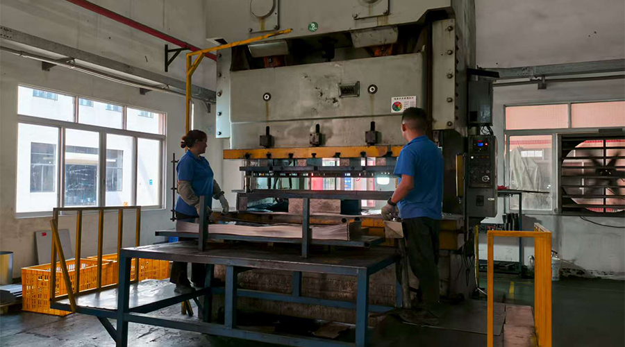 金環(huán)電器滾筒衣服烘干機箱體生產(chǎn)流程